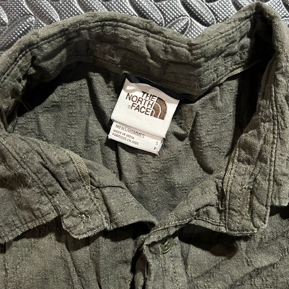 Size small north face button up - image 1